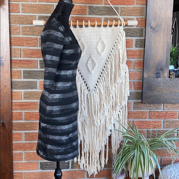 💼 Le Chateau Bodycon Dress - Picture 2 of 6